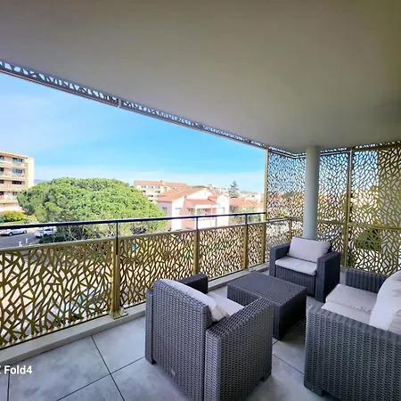 Le Mayflower Your Hoste Helper Apartment
